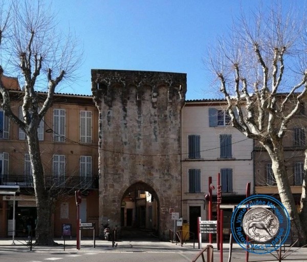 Trets village Médiéval ®